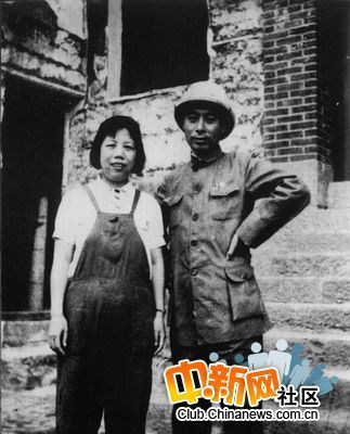 Фотографии в честь первого премьера КНР Чжоу Эньлая 19