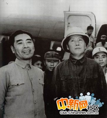 Фотографии в честь первого премьера КНР Чжоу Эньлая 20