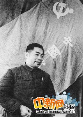 Фотографии в честь первого премьера КНР Чжоу Эньлая 21