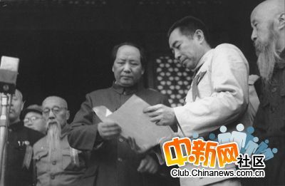 Фотографии в честь первого премьера КНР Чжоу Эньлая 24