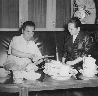 Фотографии в честь первого премьера КНР Чжоу Эньлая 33