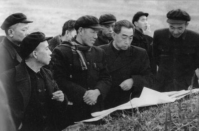 Фотографии в честь первого премьера КНР Чжоу Эньлая 37