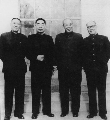 Фотографии в честь первого премьера КНР Чжоу Эньлая 42