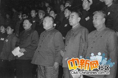 Фотографии в честь первого премьера КНР Чжоу Эньлая 49