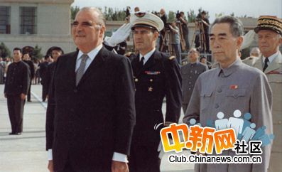 Фотографии в честь первого премьера КНР Чжоу Эньлая 54