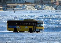 По льду реки Хэйлунцзян открыто пассажирское и грузовое автотранспортное сообщение