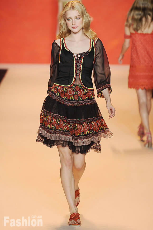 Презентация коллекции женской одежды сезона весна-лето 2009 «Anna Sui» 5