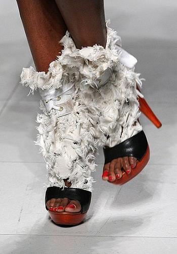 50 пар самой модной обуви на Парижской Неделе моды весенне-летнего сезона 2009 года
