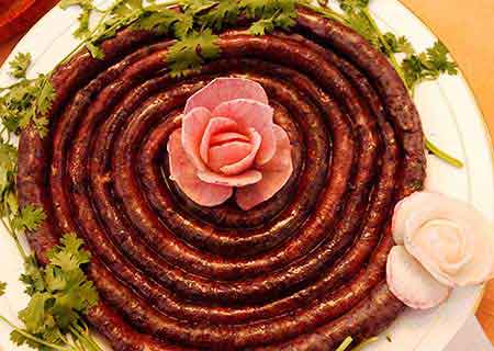 Популярное блюдо – жареная колбаса из баранины