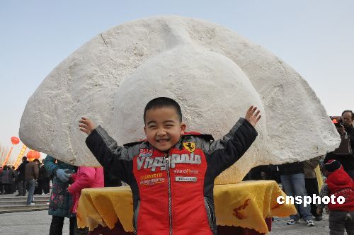 Самый большой в Китае пельмень в городе Чжэнчжоу 
