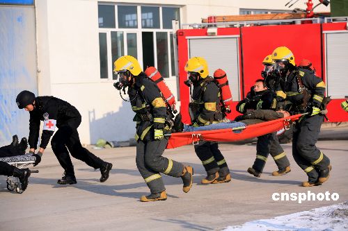 Проведение антитеррористических учений в г. Инин Синьцзяна 