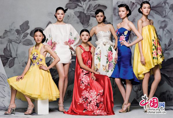 Демонстрация роскошной китайской одежды бренда «NE•TIGER» из коллекции 2009 года 1