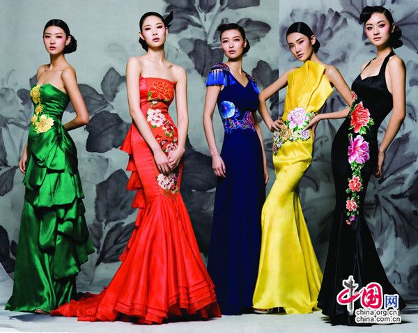 Демонстрация роскошной китайской одежды бренда «NE•TIGER» из коллекции 2009 года 2