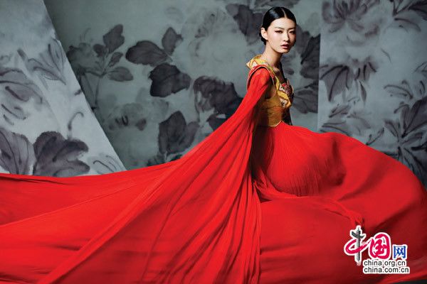 Демонстрация роскошной китайской одежды бренда «NE•TIGER» из коллекции 2009 года 3