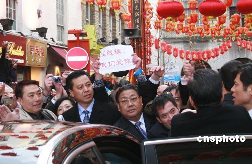 Премьер Госсовета КНР Вэнь Цзябао поздравил китайцев в Лондоне с новогодними праздниками 2