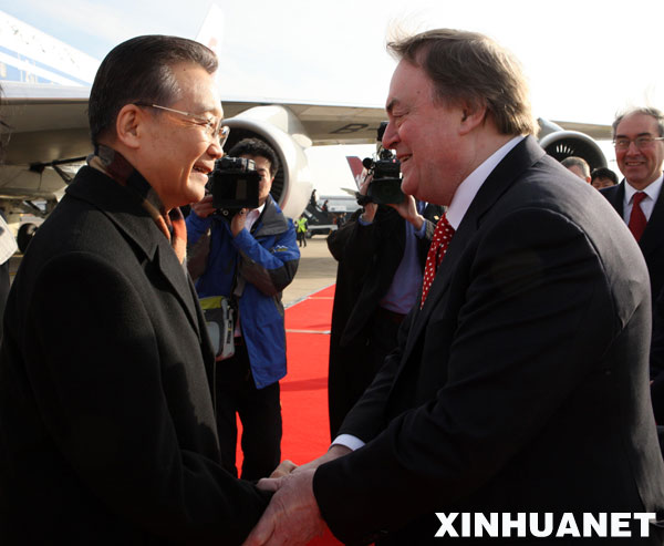 Премьер Госсовета КНР Вэнь Цзябао прибыл в Лондон
