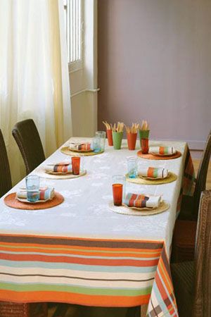Красочные скатерти для стола на праздник Весны