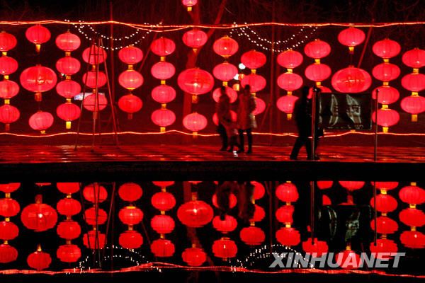 Вся страна встречает праздник «Юаньсяоцзе» красивыми фонарями