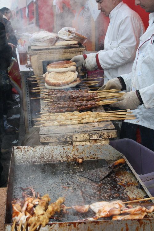 Соблазнительные деликатесы на ярмарке в Пекине