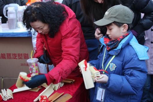 Оживленная ярмарка в дни праздника Весны в Пекине