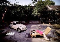 Красавица Ли Юе и роскошный автомобиль