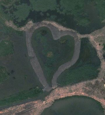 Болотная земля в форме сердца – природо-охранная зона Гуаньду в провинции Тайвань