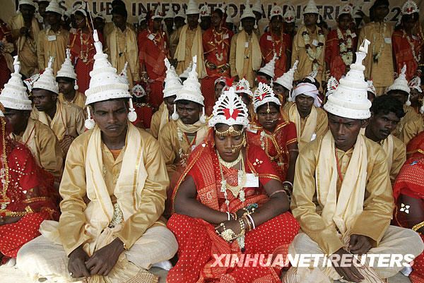 Коллективная свадьба в индийской деревне 