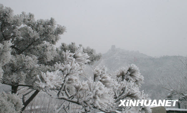 Прелестная Великая китайская стена под снегом