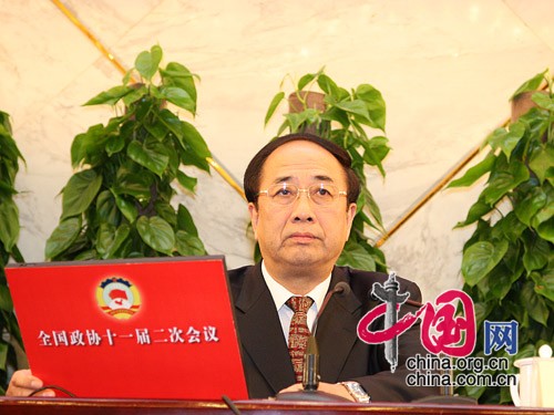 На снимке: Пресс-представитель Второй сессии ВК НПКСК 11-го созыва Чжао Цичжэн