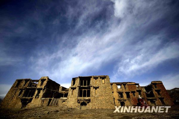 Таинственные развалины дворца Лацзяли в Тибете 1