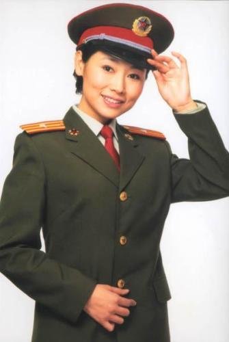 Вэй Чэнься – телеведущая военного канала Центрального телевидения Китая
