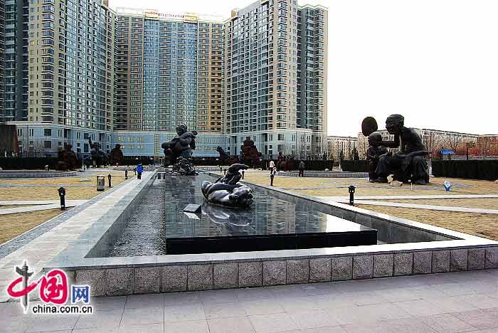 Современные художественные скульптуры в жилом микрорайоне Пекина