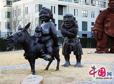 Современные художественные скульптуры в жилом микрорайоне Пекина