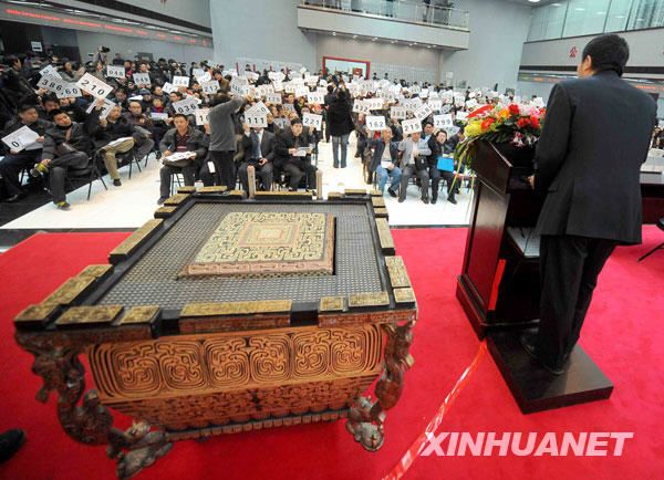 1000 музыкальных инструментов 'фоу', звучавших на церемонии Пекинской Олимпиады, проданы на аукционе за 52 млн юаней