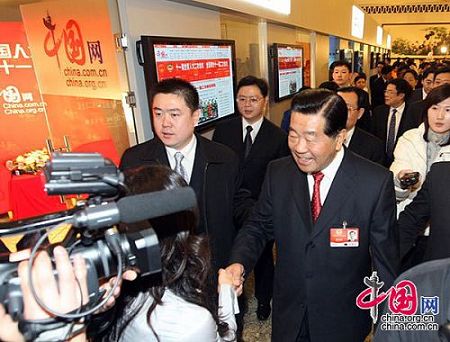 Председатель ВК НПКСК Цзя Цинлинь навестил сотрудников Китайского информационного Интернет-центра (Чжунгован)