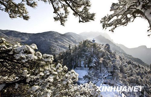 Прекрасные горы Лушань, покрытые снегом