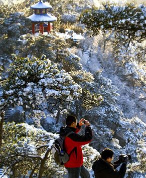 Прекрасные горы Лушань, покрытые снегом