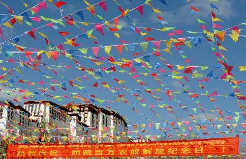 В Лхасе сегодня пройдут торжественные мероприятия по случаю 50-й годовщины освобождения тибетцев от крепостного рабства