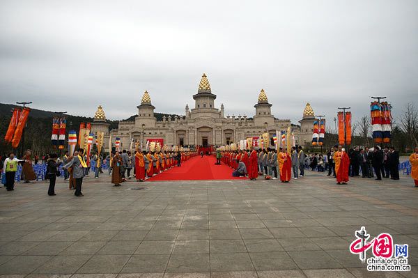 2-й Всемирный буддийский форум открылся в г. Уси