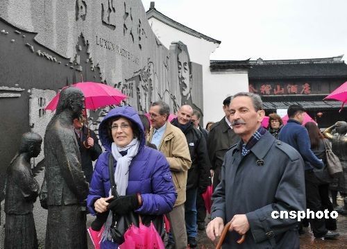 Дипломаты из более 20 стран посетили город Шаосин провинции Чжэцзян 