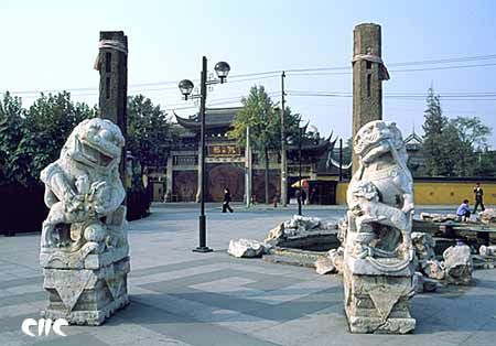 Каменные львы Лунхуа