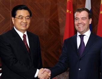 Ху Цзиньтао и президент РФ Д. Медведев обсуждают китайско-российские отношения и глобальный финансовый кризис