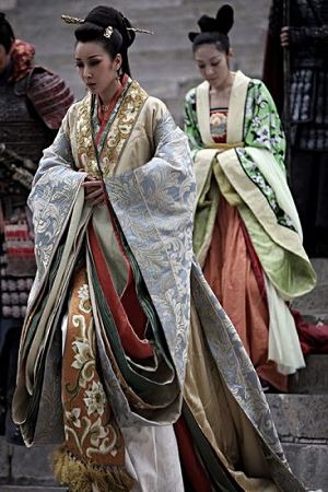 Сунь Юе в древних нарядах в одном телесериале