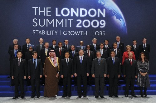 Коллективная фотография руководителей и ответственных лиц соответствующих международных организаций.