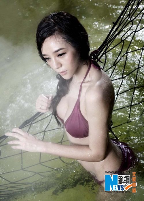 Сексуальная красавица Чжоу Вэйтун
