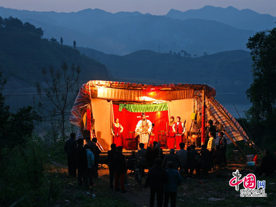 Местная опера в городе Хунцзян провинции Хунань