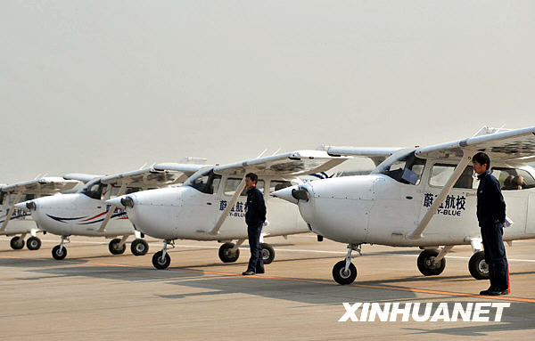 Первая авиационная школа в центральном Китае, созданная на средства местного населения, получила разрешение на обучение летчиков