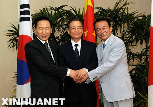 Руководители Китая, Японии и РК провели кратковременную встречу в Таиланде