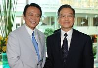 Вэнь Цзябао встретился с главой японского правительства Таро Асо