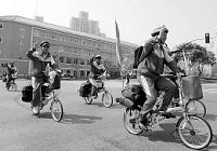 Велопробег пожилых людей в целях пропаганды ЭКСПО-2010 в Шанхае